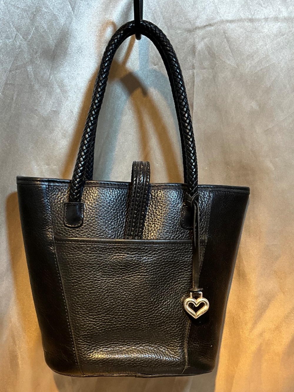 Brighton black leather bucket tote   47-A2b